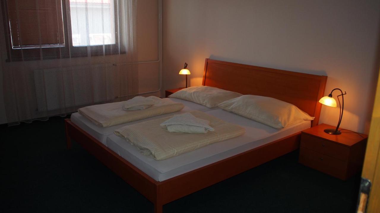 Hotel Slnecny Dvor Michalovce Eksteriør billede