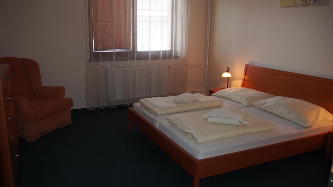 Hotel Slnecny Dvor Michalovce Eksteriør billede