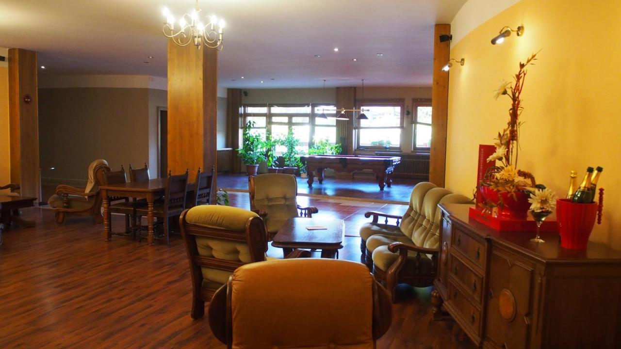 Hotel Slnecny Dvor Michalovce Eksteriør billede