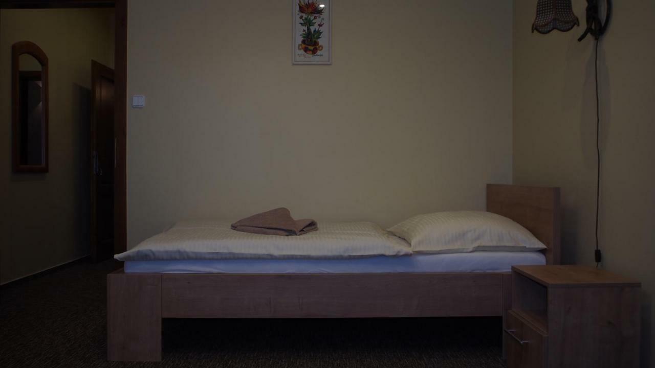 Hotel Slnecny Dvor Michalovce Eksteriør billede