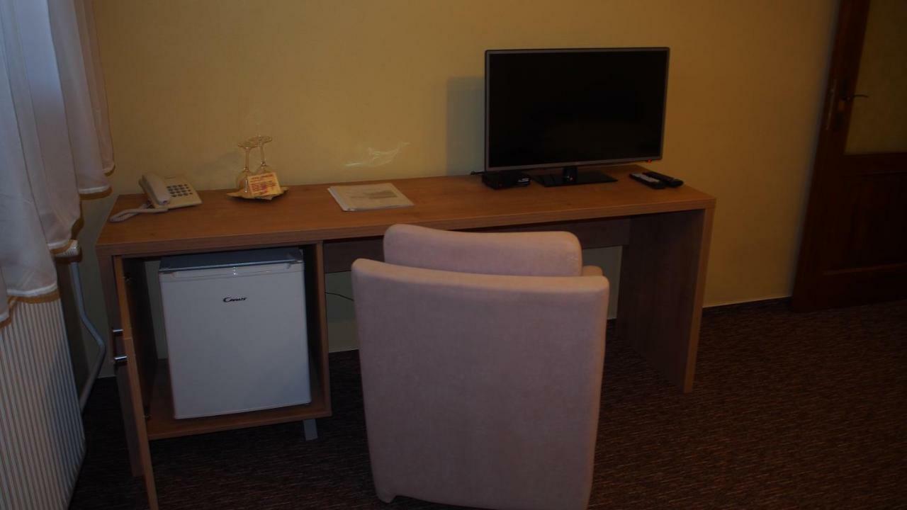 Hotel Slnecny Dvor Michalovce Eksteriør billede
